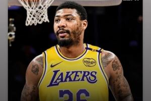 斯玛特2年1100万美元加盟湖人！前队友拉拉维亚第一时间送上欢迎